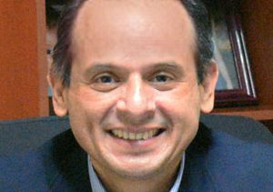 Dr. Carlos Alvayero