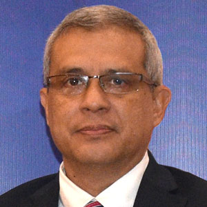 Dr. Max Molina